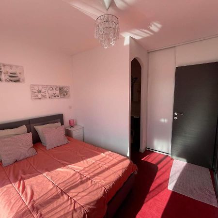 Maison F2, Neuve Au Calme Avec Jardinet La Crau Bagian luar foto