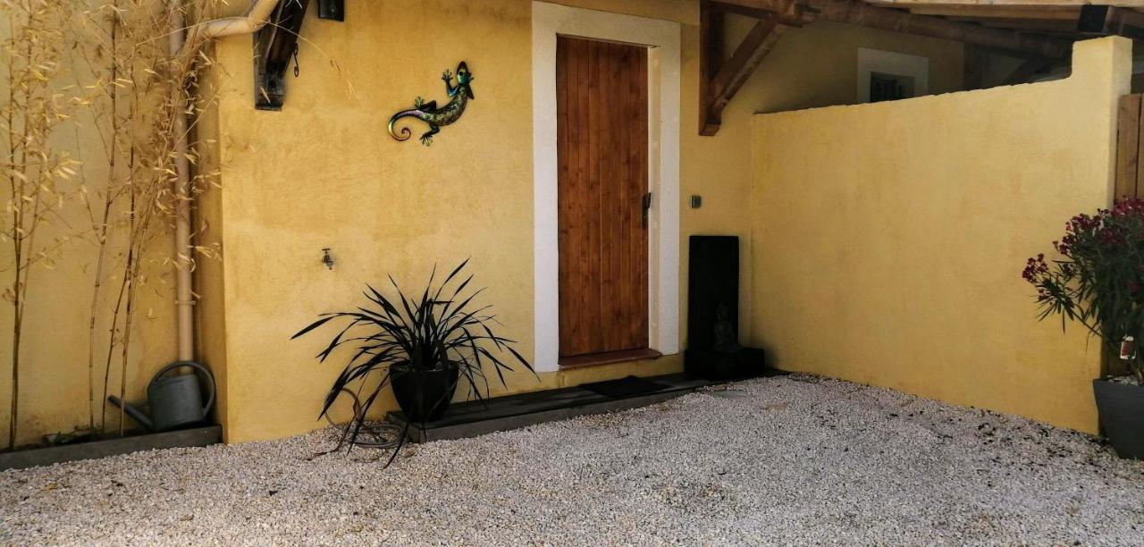 Maison F2, Neuve Au Calme Avec Jardinet La Crau Bagian luar foto