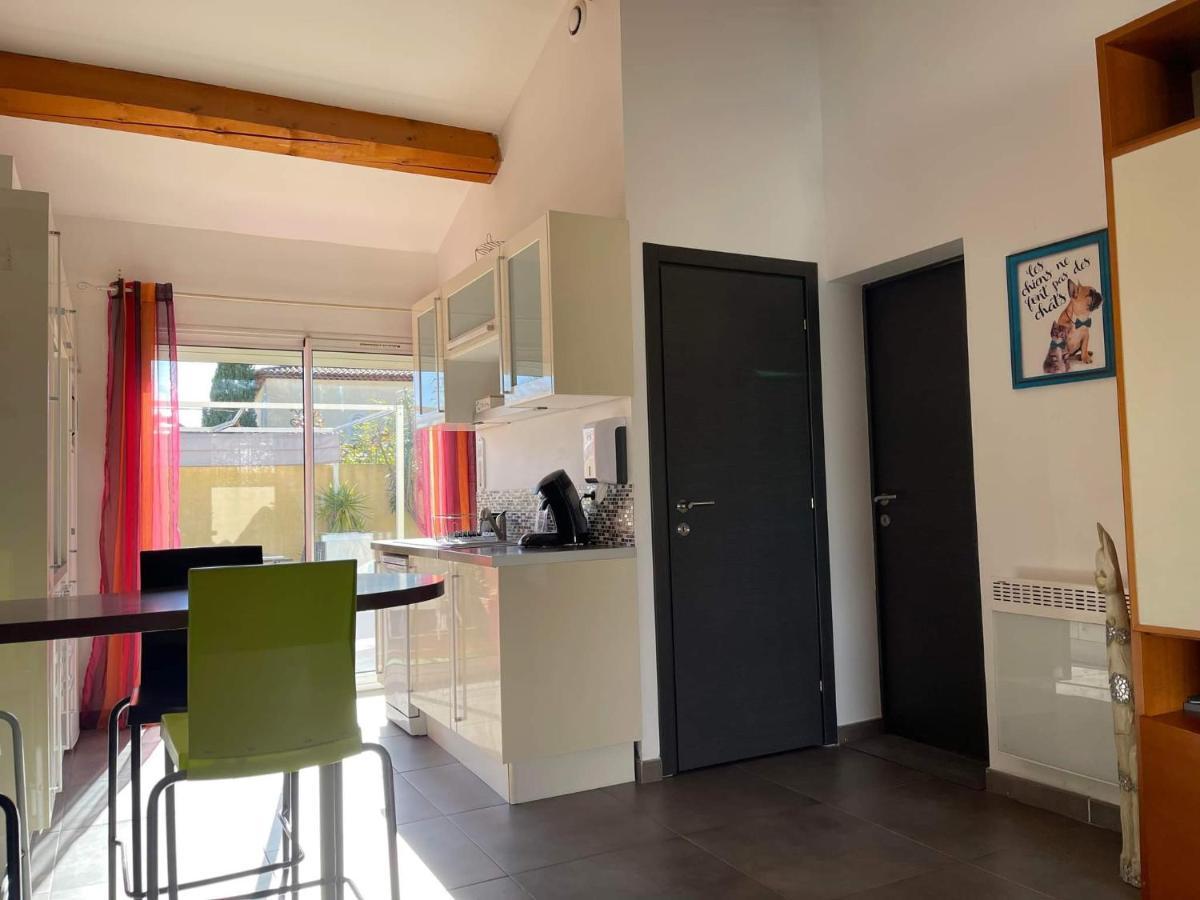 Maison F2, Neuve Au Calme Avec Jardinet La Crau Bagian luar foto