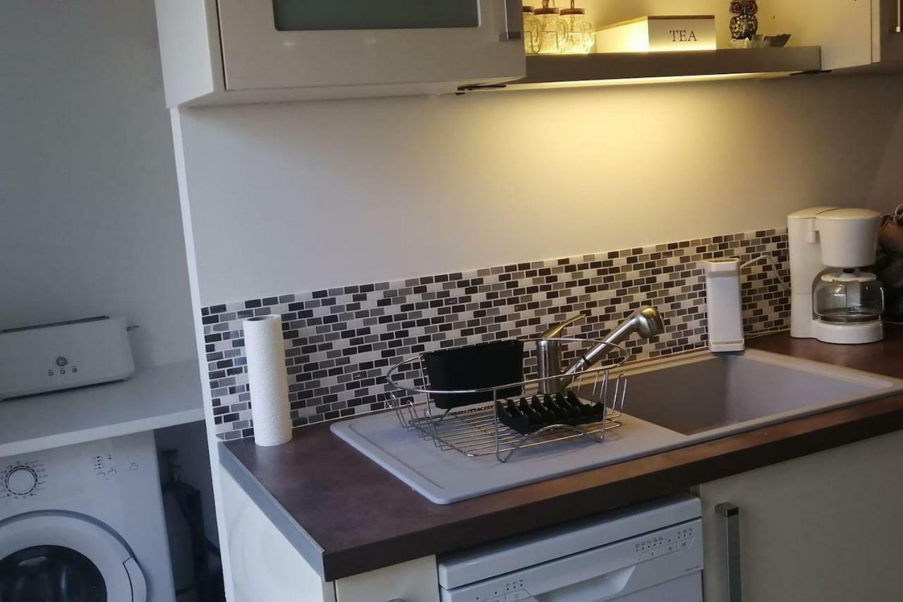 Maison F2, Neuve Au Calme Avec Jardinet La Crau Bagian luar foto