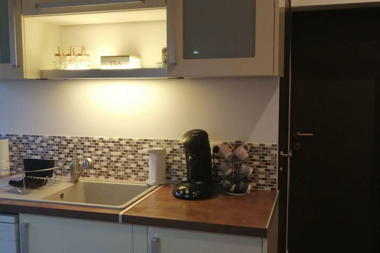 Maison F2, Neuve Au Calme Avec Jardinet La Crau Bagian luar foto